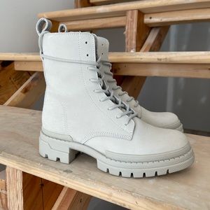 Like New 100% Leather White Lace Up Steve Madden Jamisyn Combat Boots 7 SOLD OUT